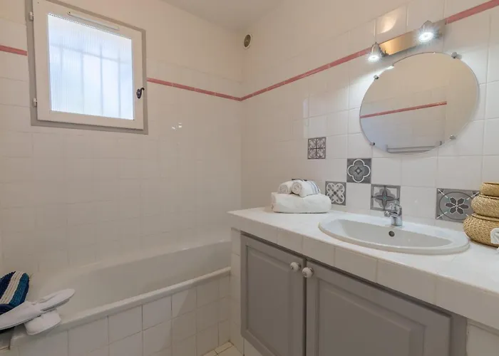 Le Verger, Lumineuse Et Agreable Avec Son Espace Exterieur Clos Au Coeur De Notre Vignoble Hyères